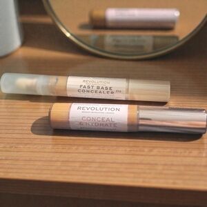 Makeup Revolution Concealer Duo– Fast Base + Conceal & Hydrate | Shade C13 | New